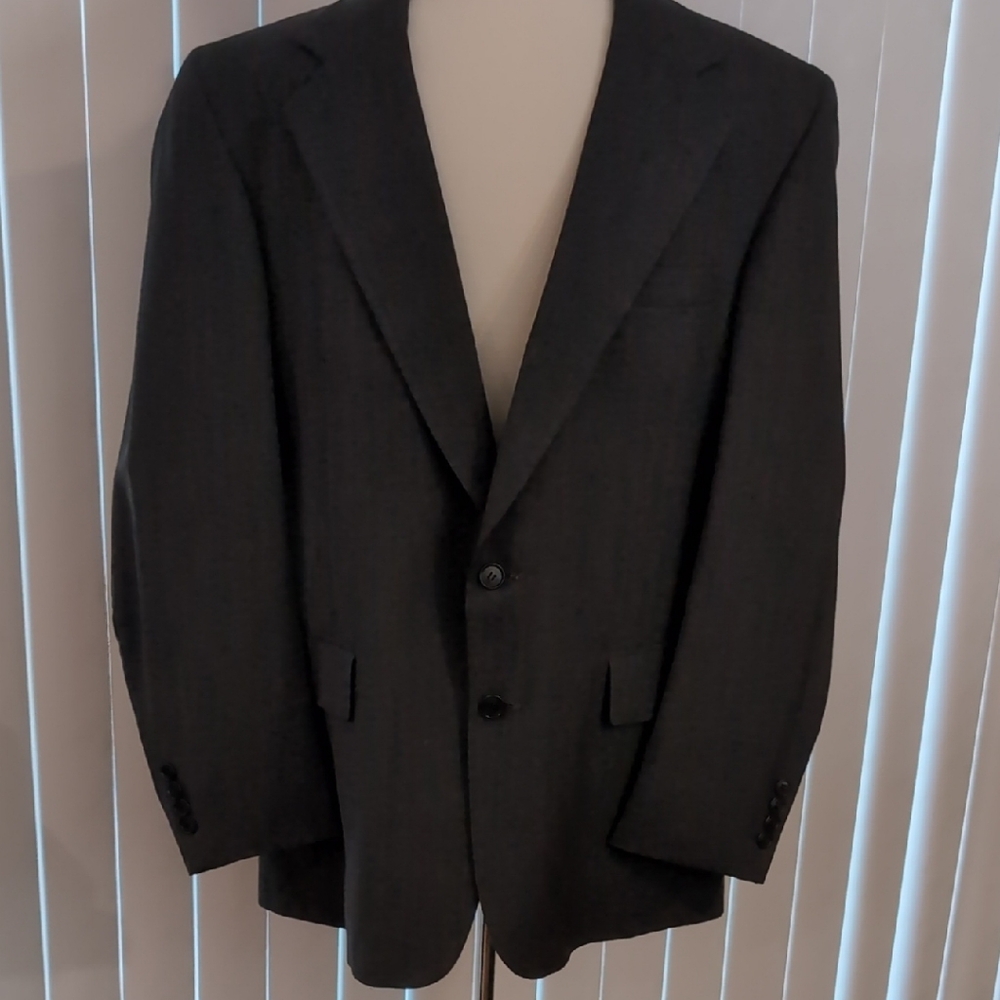 Black Sport Coat with Classic Notch Lapels and Structured Shoulders